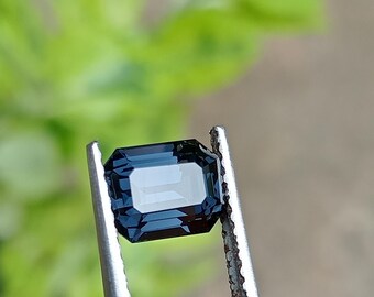 1.32カラット 青紫色 天然スピネル | 長方形ステップカット セイロン産 宝石 | 高級ジュエリー用ルーススピネル