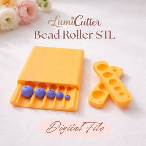 Può includere: Uno strumento per creare perline stampato in 3D di colore giallo con il testo LumiCutter Bead Roller STL e Digital File. L'attrezzo presenta cinque canali paralleli di larghezze variabili, ognuno contenente una perlina sferica viola di misura.