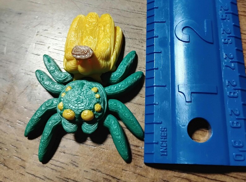 Creative Spider Ruler Banana Spider | 3D Printed Cute Spider Figurine | Green & Yellow Desk ...