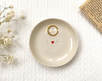 Personalisierte Ring Schale Hochzeit Ring Schale Benutzerdefinierte Keramik Ringhalter Verlobung Ring Schale Hochzeitsgeschenk für Braut Brautpartygeschenk