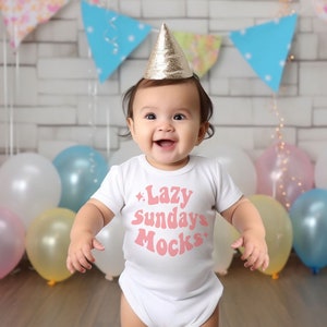 Baby&#39;s Erster Geburtstag Mockup, weiß, Kurzarm Body, Kleinkind Mädchen