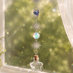 Sonnenfänger in Urne als Gedenkmotiv, Sonnenfänger mit Vergissmeinnicht-Blume, Regenbogenmacher aus Kristall, Fensterhänger zur Erinnerung, Beileidsgeschenk, Geschenk zum Gedenken an Haustiere