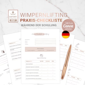 Könnte beinhalten: Eine weiße Checkliste für das Wimpernlifting-Training mit dem Titel "Praxis-Checkliste". Ein roségoldener Stift liegt neben dem Dokument, mit einer deutschen Flagge. Die Checkliste enthält Abschnitte für Arbeitsschritte und Hygiene.