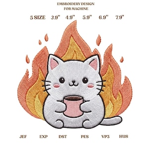 Pode incluir: Um design de bordado para máquina com um gato branco segurando uma caneca rosa, cercado por chamas laranja e amarelas. O design inclui o texto "EMBROIDERY DESIGN FOR MACHINE" e tamanhos de 9.9 cm a 20.1 cm.