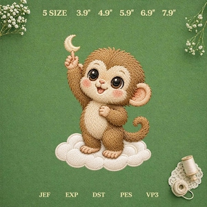 Può includere: Un ricamo raffigurante una scimmia marrone in piedi su una nuvola bianca che tiene una luna crescente. Il testo recita 5 SIZE 9,9 cm 12,4 cm 15,0 cm 17,5 cm 20,1 cm e JEF EXP DST PES VP3. La scimmia ha grandi occhi scuri e una coda arricciata.