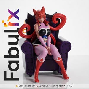 Könnte beinhalten: Detaillierte Figur eines weiblichen Anime-Charakters mit roten Haaren und Katzenohren, der auf einem lila Thron sitzt. Sie trägt ein rosa-schwarzes Outfit und rote Stiefel. Die Figur hält einen kleineren blauen Charakter. Das Fabulix-Logo ist sichtbar.