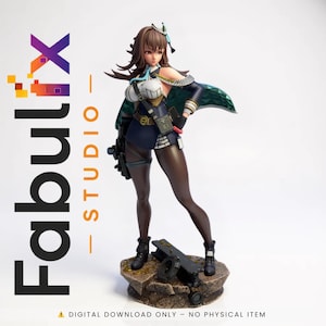 Könnte beinhalten: Detaillierte Figur eines weiblichen Charakters in dynamischer Pose, gekleidet in einem dunkelblauen und weißen Outfit mit einem grünen Umhang. Die Figur steht auf einem felsigen Sockel mit einer Waffe, und das Fabulx Studio-Logo ist sichtbar. Der Text unten lautet: NUR DIGITALER DOWNLOAD - KEIN PHYSISCHER ARTIKEL.