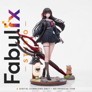 Op de afbeelding: Gedetailleerd beeldje van een vrouwelijk anime-personage in schooluniform, met een groot rood en zwart wapen. Het beeldje staat op een voetstuk met een lantaarn en een klein dier. De tekst "Fabulix Studio" is inbegrepen.