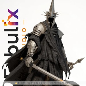 Può includere: Statuetta dettagliata di un personaggio di una serie fantasy, vestito con un'armatura argentata e un mantello nero. La figura ha un elmo a punte e tiene due spade. Il testo "bulix audio" e "A DIGITAL DOWNLOAD ONLY - NO PHYSICAL ITEM" sono inclusi.