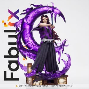 Könnte beinhalten: Detaillierte Figur eines Charakters aus der Anime-Serie Demon Slayer. Die Figur trägt ein lila-schwarzes Outfit und hält ein Schwert. Eine große, lila, drachenartige Struktur wölbt sich hinter der Figur. Das Wort "Fabulx" ist auf der linken Seite aufgedruckt.