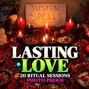 Puede incluir: Un conjunto ritual con velas rojas y negras, cuencos llenos de hierbas secas, pétalos de flores y cristales. Un cartel dice JUSTIN SPELLS, junto a los textos superpuestos LASTING LOVE, 20 RITUAL SESSIONS y PHOTO PROOF.