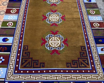 Handgeknüpfter tibetischer Wollteppich: Traditionelle Heilige Symbole