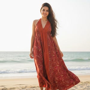 Handgemachtes Maxikleid aus roter Seide mit Paisleymuster - Boho Neckholder
