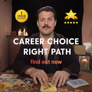 Può includere: Una persona con i baffi che indossa una veste scura siede a un tavolo con carte dei tarocchi. Il testo recita CAREER CHOICE RIGHT PATH find out now. Un badge giallo indica 1 HOUR DELIVERY e una stella mostra 5.0 RATING con cinque stelle.