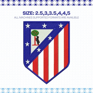 Puede incluir: Parche bordado con el escudo del Atlético de Madrid. El diseño incluye un borde azul con estrellas blancas, rayas rojas y blancas, y un oso con un árbol. El texto en la parte superior dice "SIZE: 2.5,3,3.5,4,4.5".