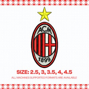 Può includere: Toppa ricamata con il logo della squadra dell'AC Milan. Il logo è un ovale con strisce rosse e nere, le lettere "ACM" e l'anno "1899". Una stella dorata è sopra il logo. Il testo "SIZE: 2.5, 3, 3.5, 4, 4.5" è sotto.