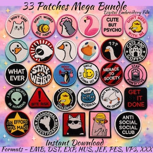 Könnte beinhalten: Eine Sammlung von 33 gestickten Aufnähern mit verschiedenen Designs und Texten. Die Aufnäher zeigen Katzen, Enten, Bienen und andere skurrile Grafiken. Der Text enthält Sätze wie "Cute But Psycho" und "Get Shit Done". Das Bild enthält auch den Text "33 Patches Mega Bundle".