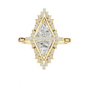 Op de afbeelding: Een handgemaakt houten bord met de tekst "Welcome to our home" in een handschriftstijl. Het bord is wit geschilderd met een donker gebeitst frame. Een klein, decoratief hartje staat in de rechter benedenhoek.