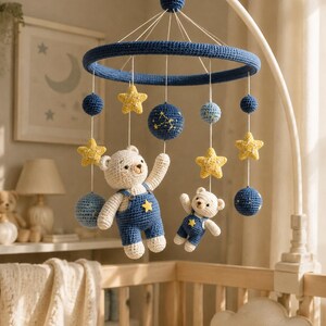 父と子のクマの天文学ベビーベッドモビール、かぎ針編みの星空観察ベビーベッドアート、パパグマと子グマの天体吊り下げ装飾