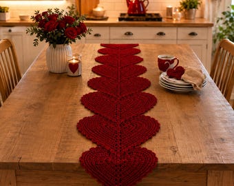 Patrón de camino de mesa de ganchillo con forma de corazón: decoración romántica para el Día de San Valentín (descarga en PDF)