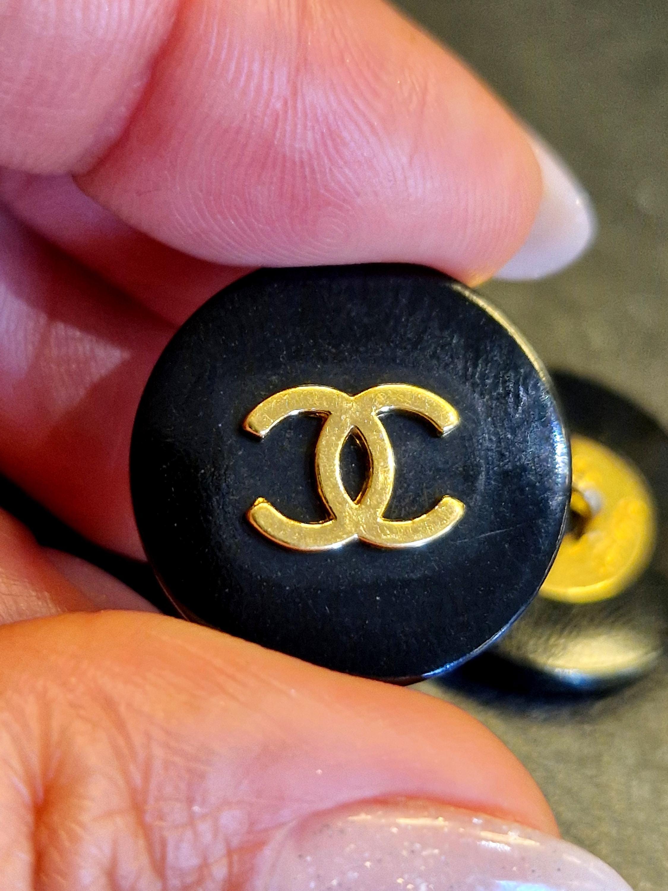 Authentic Chanel Black Resin & Gold Tone Button 21mm – Vintage
