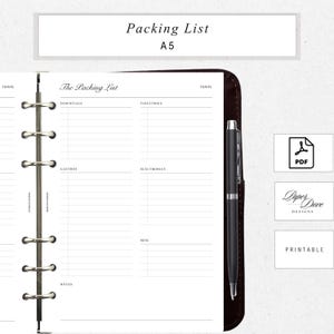 Könnte beinhalten: Eine weiße A5-Packlisten-Vorlage mit Abschnitten für Essentials, Kleidung, Toilettenartikel, Elektronik und Notizen. Der Text "Packing List" und "A5" steht oben. Auf der rechten Seite befindet sich ein schwarzer Stift. Die Wörter "PDF" und "Printable" sind ebenfalls sichtbar.
