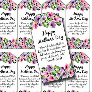 Könnte beinhalten: Acht druckbare Geschenkanhänger mit einem Aquarell-Blumenmuster und dem Text "Happy Mothers Day" und einem Bibelvers aus Sprichwörter 31:31. "Ehre ihr für alles, was ihre Hände getan haben, und lass ihre Werke ihr Lob an der Stadtpforte bringen."