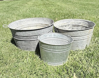 Antique washtub  • antique wash tubs • Farmhouse Washtub • Farmhouse decor • Garden display • Farmhouse Garden • Primitive Garde