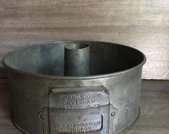 Vintage baking pan • vintage farmhouse kitchen