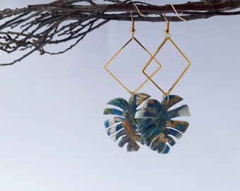 Pendientes geométricos de hojas monstera