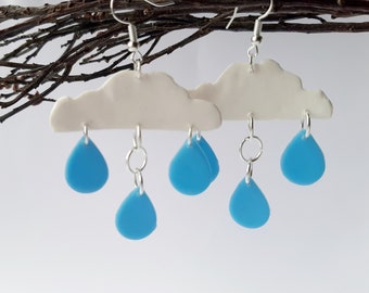 Gotas de lluvia y pendientes colgantes de nubes