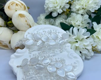 White Floral Bridal Hair Pins Set of 2 – Handmade Wedding Hair Accessories with Crystals and Pearls