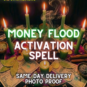 Może przedstawiać: Mistyczny obraz z zielonymi świecami, banknotami, monetami i ziołami. Tekst "MONEY FLOOD ACTIVATION SPELL" jest wyraźnie widoczny, wraz z "5 STAR REVIEWS".