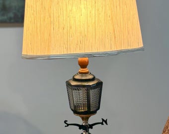 Lámpara de mesa de cristal ahumado / Lámpara de acento de estilo de mediados de siglo / Iluminación retro acogedora