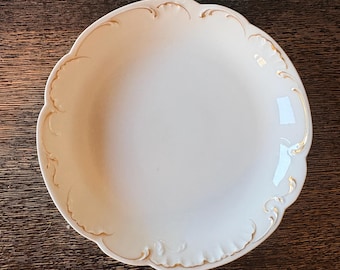 Plato antiguo de porcelana Haviland Limoges, reutilizado como jabonera o bandeja para objetos pequeños.