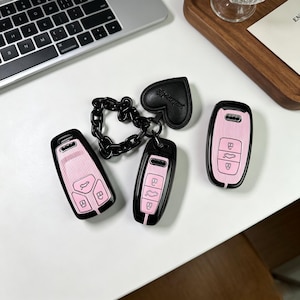 Rosa randigt Audi-nyckelfodral med flätad rem, minimalistisk bilaccessoar för kvinnor, present till honom