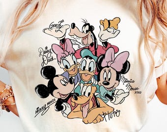 Camiseta retro con firmas de Mickey y sus amigos en Comfort Colors, camiseta mágica, camiseta con personajes de Disney, regalo de Mickey y compañía, camiseta con cabeza de ratón de Disney