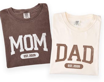 Camisetas a juego para mamá y papá, camiseta personalizada EST 2026, regalo para nuevos padres, atuendo para baby shower, camiseta personalizada para mamá y papá, camiseta para futuros padres
