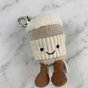 Può includere: Un cartello in legno rustico con la scritta "Welcome to our home" in lettere bianche. Il cartello presenta una finitura invecchiata e un design semplice e invitante, perfetto per un portico o un ingresso.