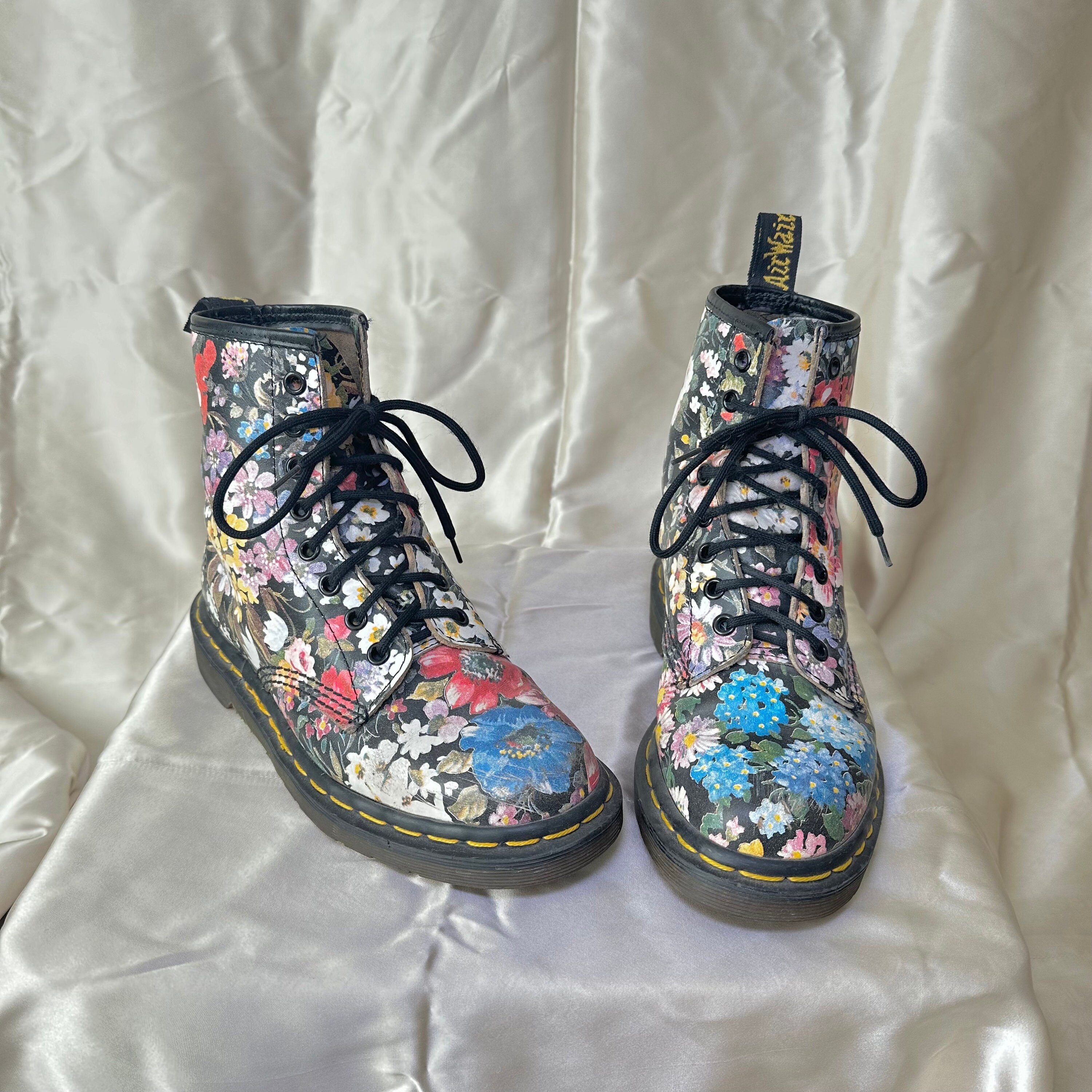 Botas florales Dr. Martens Revista Sienna Miller Nylon 1990 Made in England Sz 6 US 4 UK Etsy Mexico