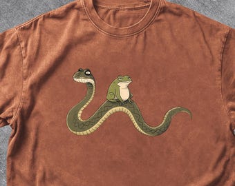 Camiseta divertida de serpiente y rana, camiseta con estampado de animales adorables, camiseta de animales extraños, camiseta de rana montando una serpiente, camiseta de humor sobre la naturaleza, regalo único