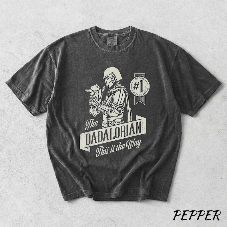Star Wars Dad Shirt, Mandalorian Father's Day Gift, The Dadalorian Tee, This is the Way Shirt, Star Wars Gift for Men, Baby Yoda Dad Gift immagine 2