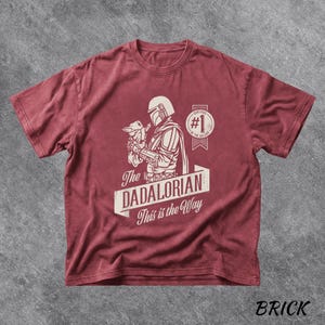 Star Wars Dad Shirt, Mandalorian Father's Day Gift, The Dadalorian Tee, This is the Way Shirt, Star Wars Gift for Men, Baby Yoda Dad Gift immagine 5
