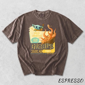 Camiseta Comfort Colors Grogu's Diner, camiseta vintage de Star Wars con temática de comida, estampado de sopa de calamar, regalo para fans de The Mandalorian, estilo retro de restaurante. imagen 4