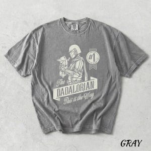 Star Wars Dad Shirt, Mandalorian Father's Day Gift, The Dadalorian Tee, This is the Way Shirt, Star Wars Gift for Men, Baby Yoda Dad Gift immagine 10