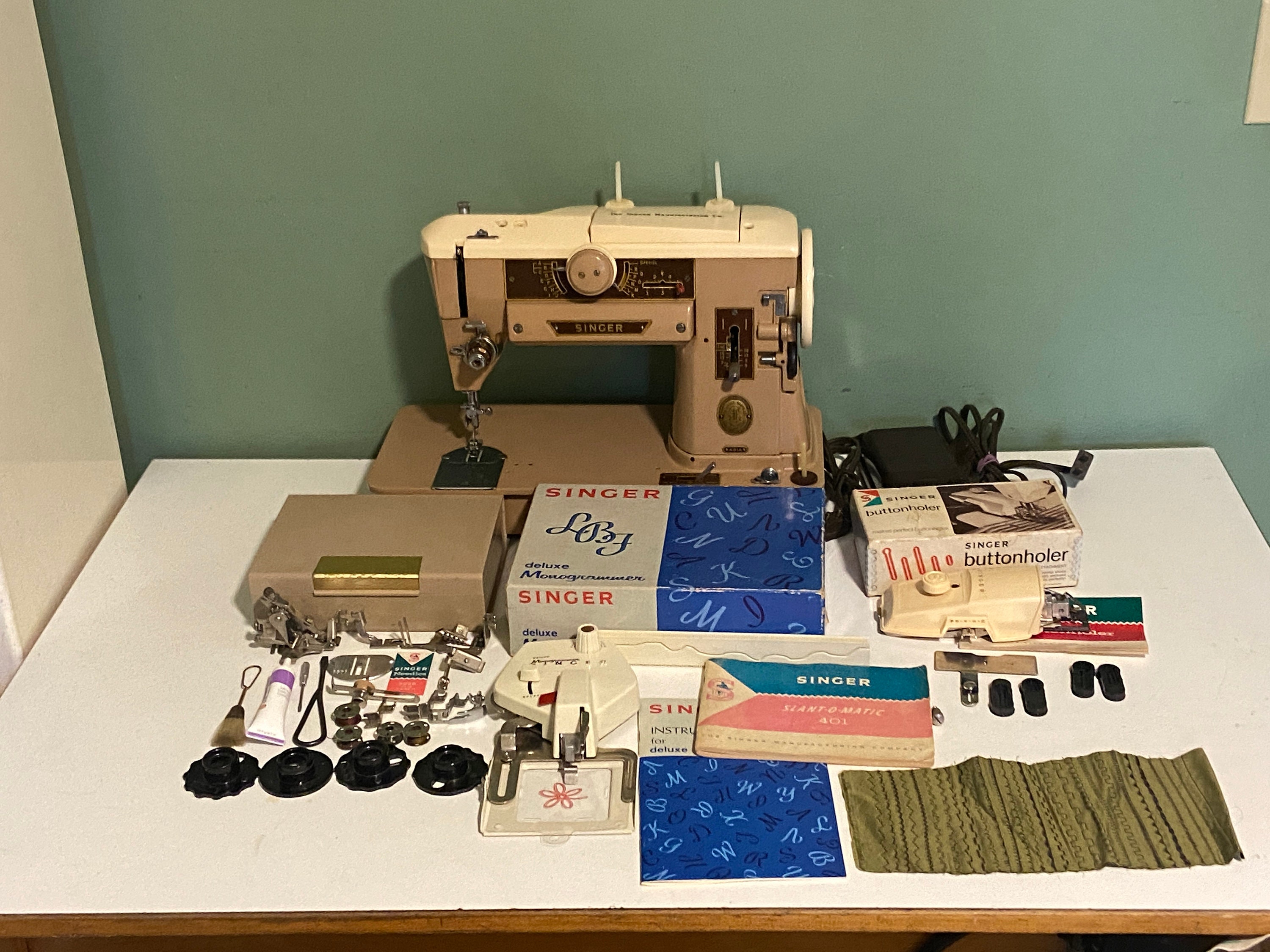 Sold at Auction: SINGER SLANT-O-MATIC 401 SEWING MACHINE KIT AND DESK
