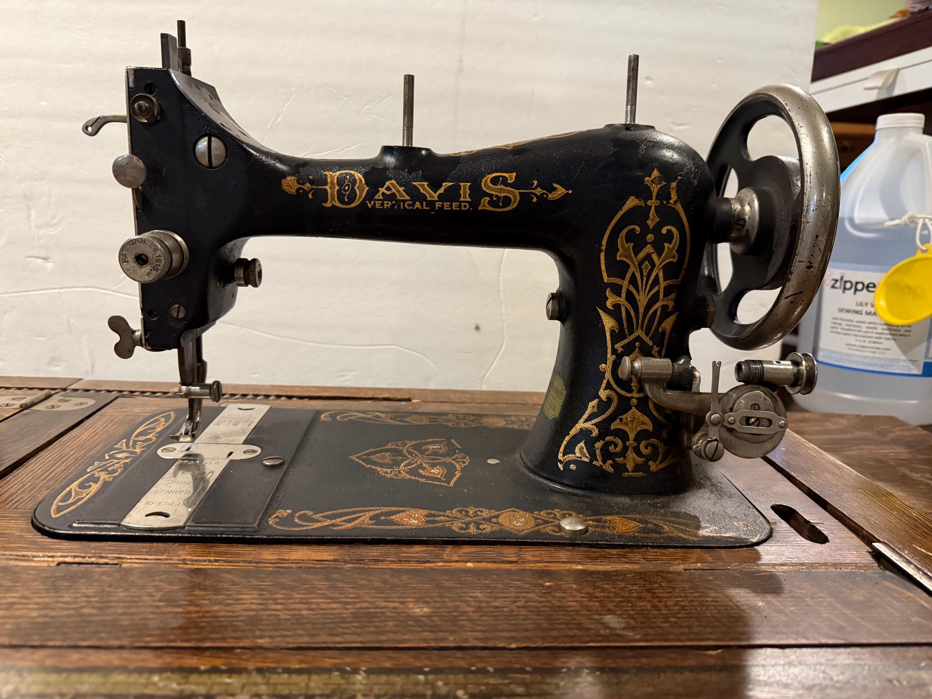 Antique Davis Vertical Feed Sewing Machine #8 Circa 1906 Working W