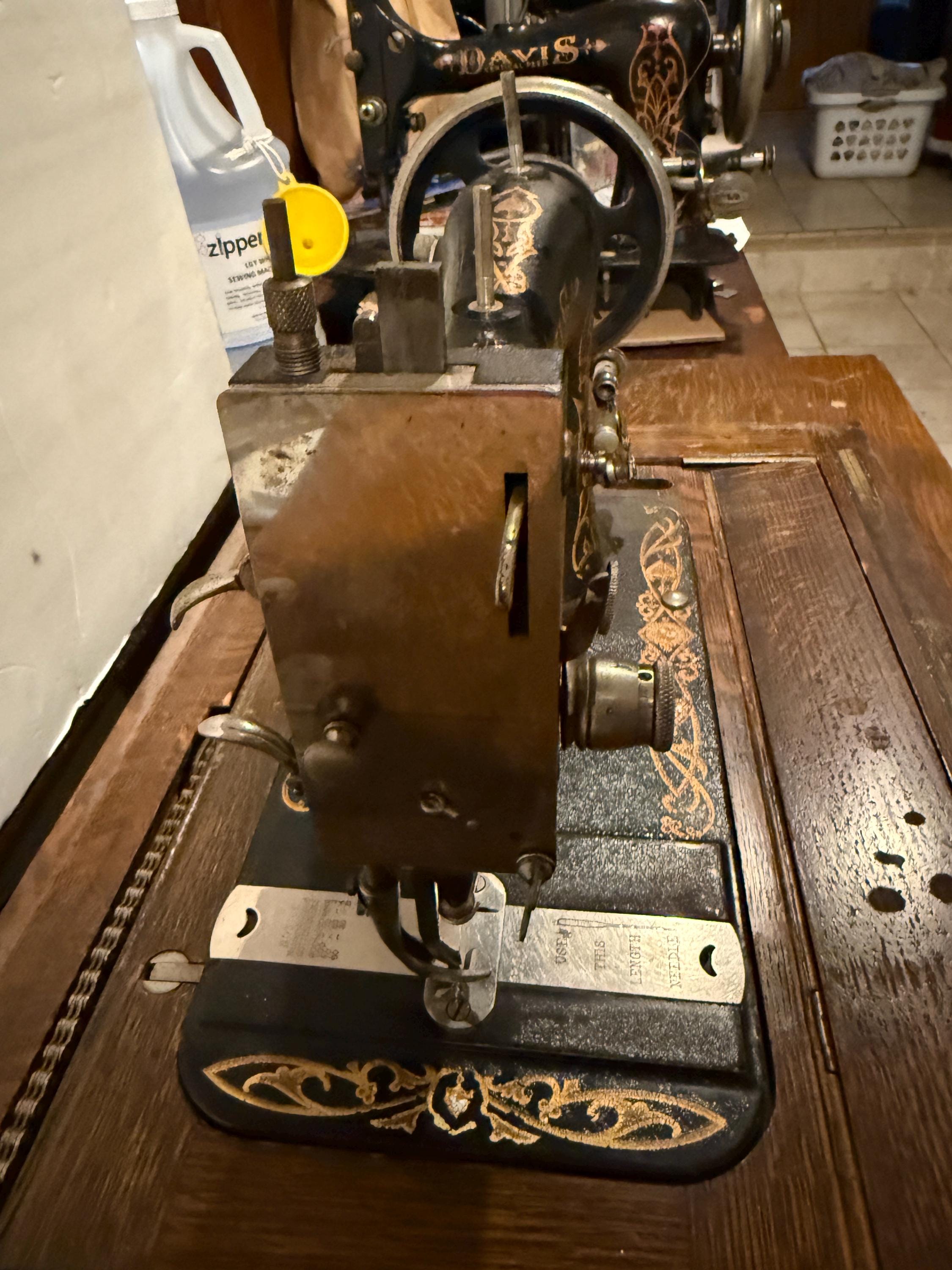 Antique Davis Vertical Feed Sewing Machine #8 Circa 1906 Working W