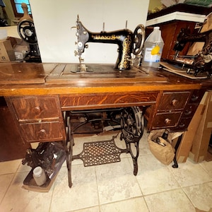 Antique Davis Vertical Feed Sewing Machine #8 Circa 1906 Working w Attachments