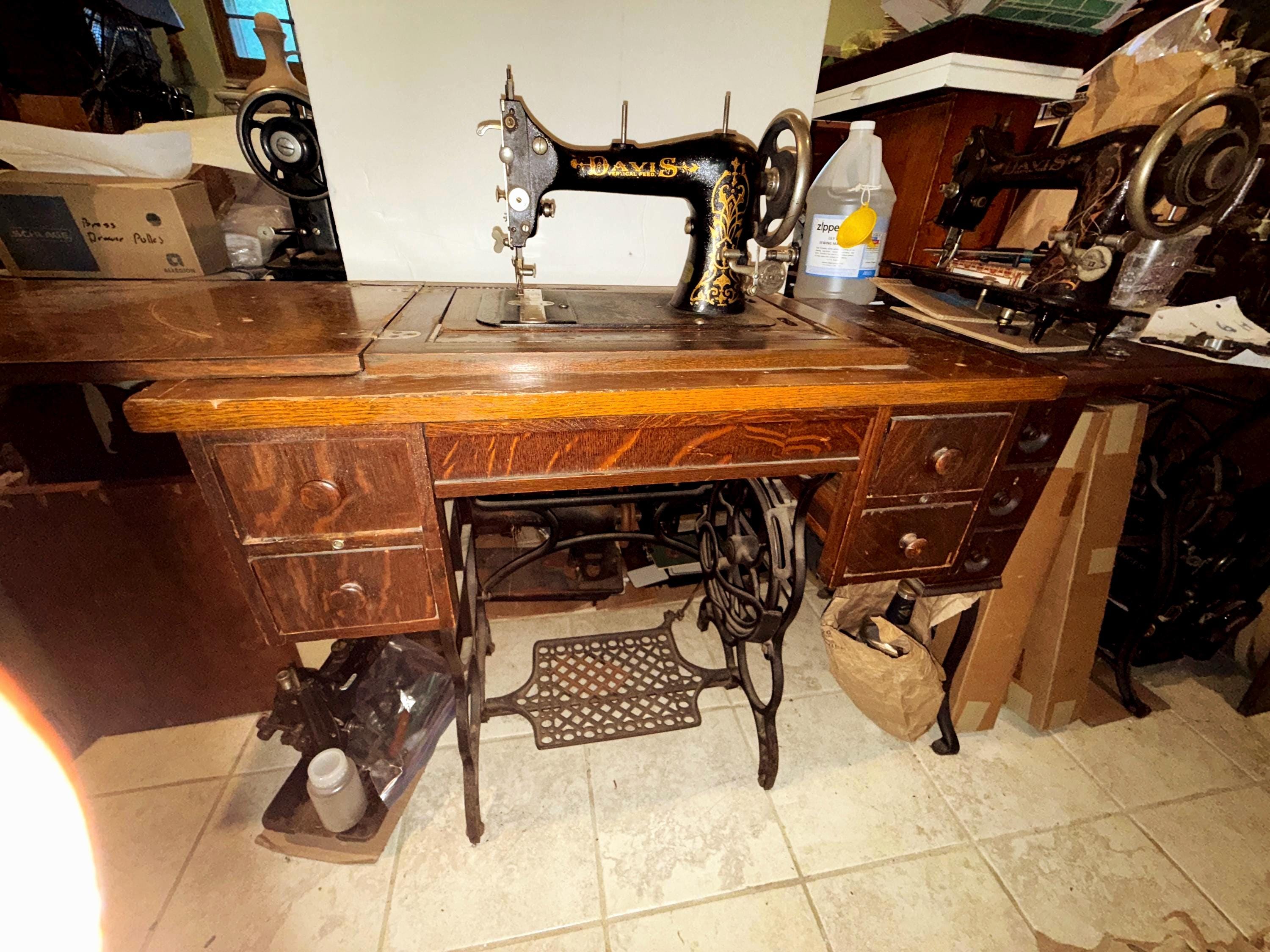 Antique Davis Vertical Feed Sewing Machine #8 Circa 1906 Working W